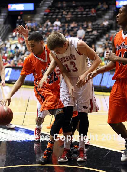 Thumbnail 1 in Olathe East vs. Maize (KSHSAA 6A Playoff) photogallery.