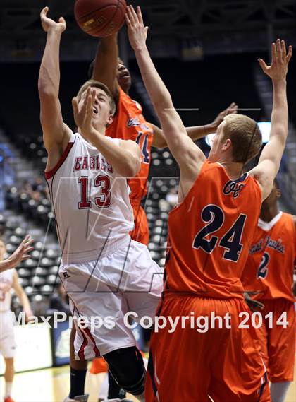 Thumbnail 2 in Olathe East vs. Maize (KSHSAA 6A Playoff) photogallery.