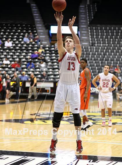Thumbnail 3 in Olathe East vs. Maize (KSHSAA 6A Playoff) photogallery.