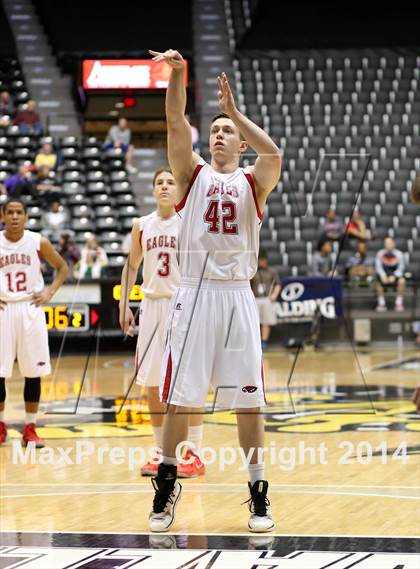 Thumbnail 2 in Olathe East vs. Maize (KSHSAA 6A Playoff) photogallery.