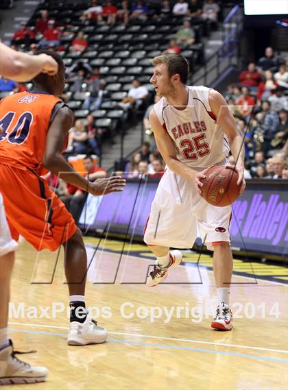Thumbnail 2 in Olathe East vs. Maize (KSHSAA 6A Playoff) photogallery.