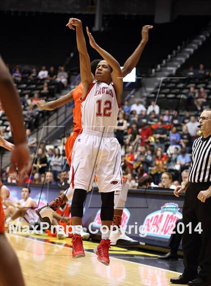 Thumbnail 1 in Olathe East vs. Maize (KSHSAA 6A Playoff) photogallery.