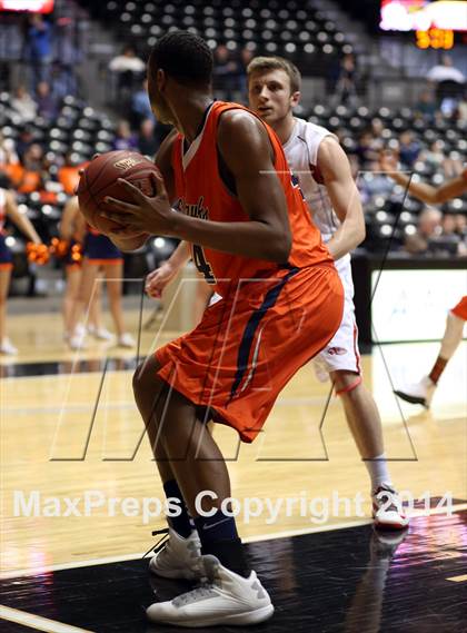 Thumbnail 1 in Olathe East vs. Maize (KSHSAA 6A Playoff) photogallery.