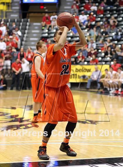 Thumbnail 2 in Olathe East vs. Maize (KSHSAA 6A Playoff) photogallery.