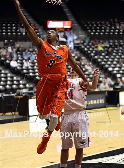 Thumbnail 2 in Olathe East vs. Maize (KSHSAA 6A Playoff) photogallery.