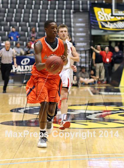 Thumbnail 1 in Olathe East vs. Maize (KSHSAA 6A Playoff) photogallery.