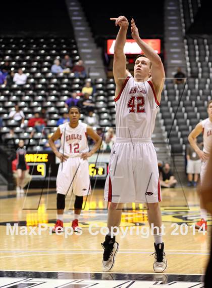 Thumbnail 1 in Olathe East vs. Maize (KSHSAA 6A Playoff) photogallery.