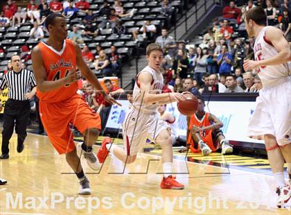 Thumbnail 3 in Olathe East vs. Maize (KSHSAA 6A Playoff) photogallery.