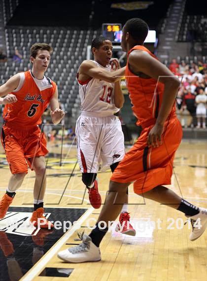 Thumbnail 1 in Olathe East vs. Maize (KSHSAA 6A Playoff) photogallery.
