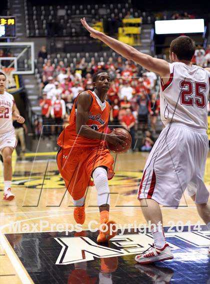 Thumbnail 3 in Olathe East vs. Maize (KSHSAA 6A Playoff) photogallery.