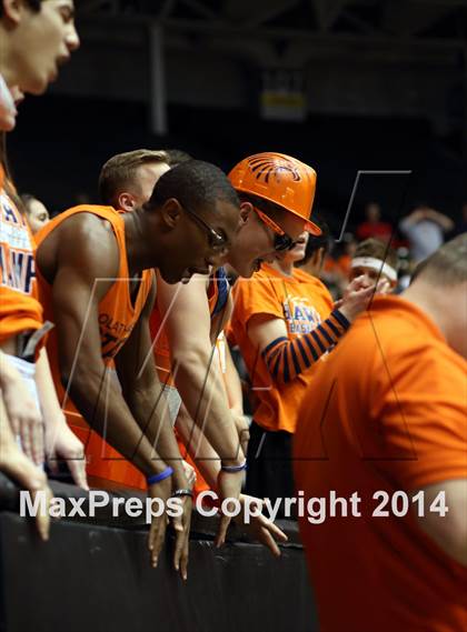 Thumbnail 2 in Olathe East vs. Maize (KSHSAA 6A Playoff) photogallery.