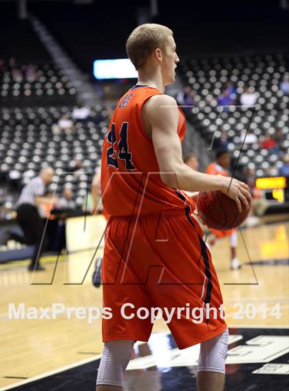 Thumbnail 3 in Olathe East vs. Maize (KSHSAA 6A Playoff) photogallery.