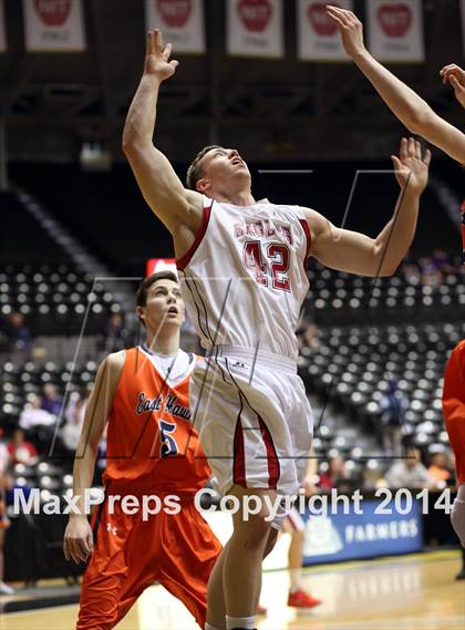 Thumbnail 3 in Olathe East vs. Maize (KSHSAA 6A Playoff) photogallery.