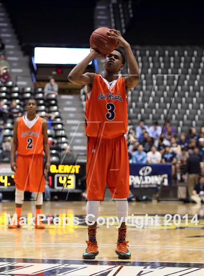 Thumbnail 2 in Olathe East vs. Maize (KSHSAA 6A Playoff) photogallery.