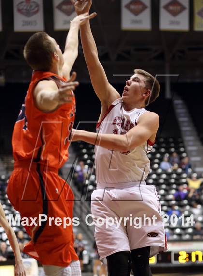 Thumbnail 3 in Olathe East vs. Maize (KSHSAA 6A Playoff) photogallery.