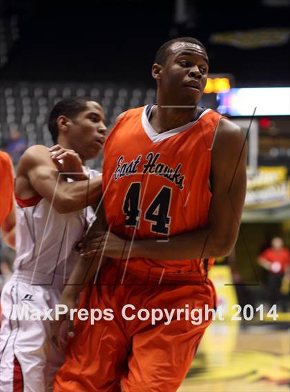 Thumbnail 2 in Olathe East vs. Maize (KSHSAA 6A Playoff) photogallery.