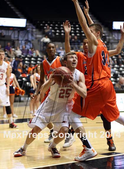 Thumbnail 2 in Olathe East vs. Maize (KSHSAA 6A Playoff) photogallery.
