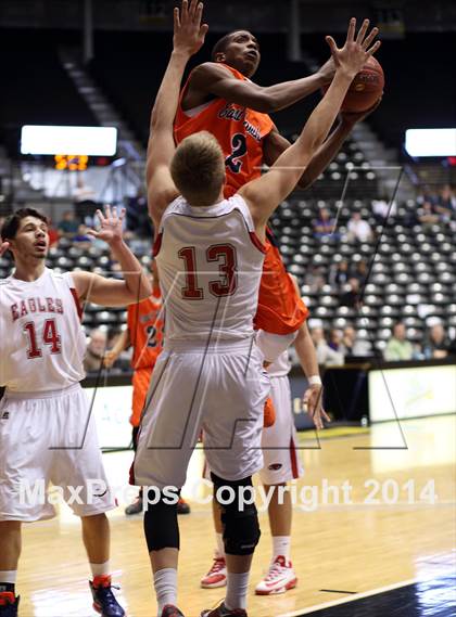 Thumbnail 3 in Olathe East vs. Maize (KSHSAA 6A Playoff) photogallery.