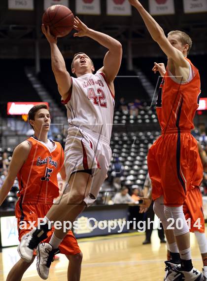 Thumbnail 2 in Olathe East vs. Maize (KSHSAA 6A Playoff) photogallery.