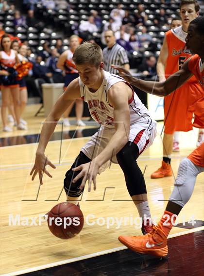 Thumbnail 3 in Olathe East vs. Maize (KSHSAA 6A Playoff) photogallery.