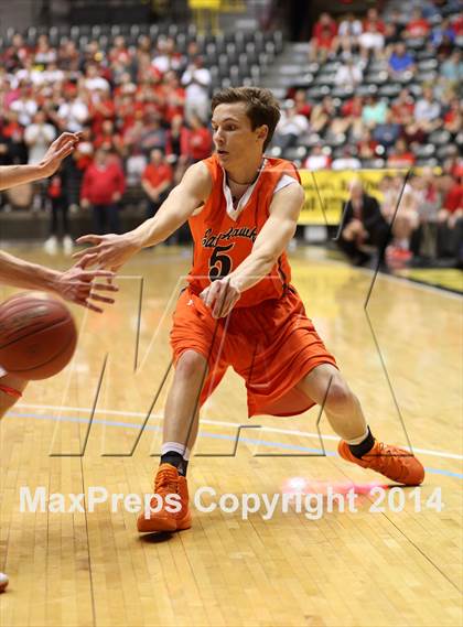 Thumbnail 3 in Olathe East vs. Maize (KSHSAA 6A Playoff) photogallery.