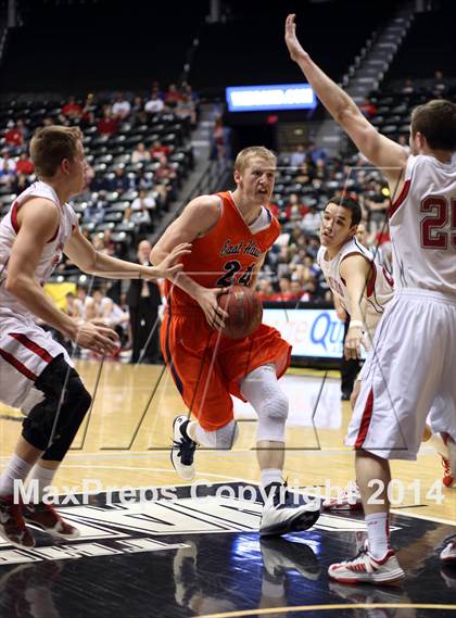 Thumbnail 3 in Olathe East vs. Maize (KSHSAA 6A Playoff) photogallery.