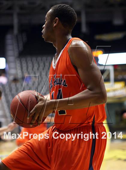 Thumbnail 3 in Olathe East vs. Maize (KSHSAA 6A Playoff) photogallery.