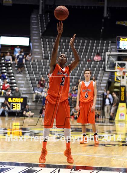 Thumbnail 2 in Olathe East vs. Maize (KSHSAA 6A Playoff) photogallery.