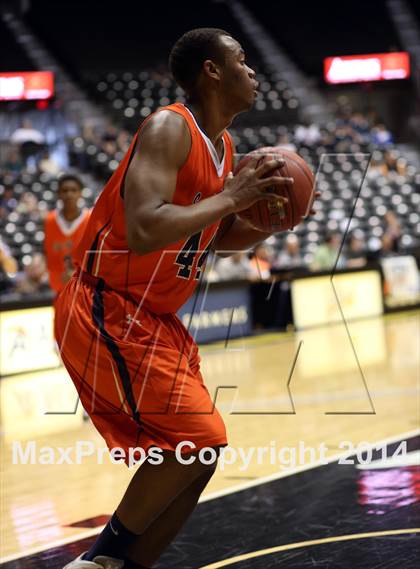 Thumbnail 3 in Olathe East vs. Maize (KSHSAA 6A Playoff) photogallery.
