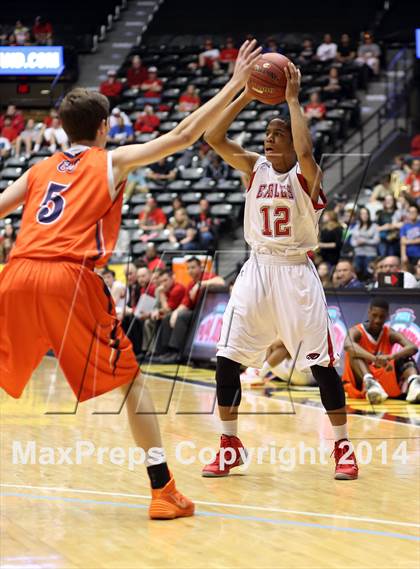 Thumbnail 2 in Olathe East vs. Maize (KSHSAA 6A Playoff) photogallery.