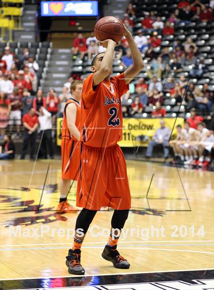 Thumbnail 3 in Olathe East vs. Maize (KSHSAA 6A Playoff) photogallery.