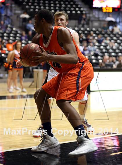 Thumbnail 3 in Olathe East vs. Maize (KSHSAA 6A Playoff) photogallery.