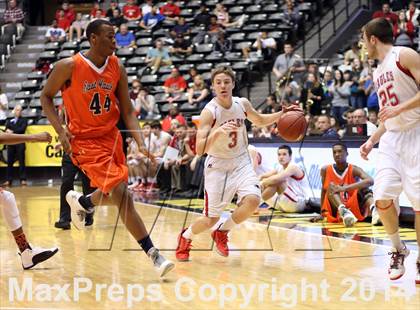 Thumbnail 2 in Olathe East vs. Maize (KSHSAA 6A Playoff) photogallery.