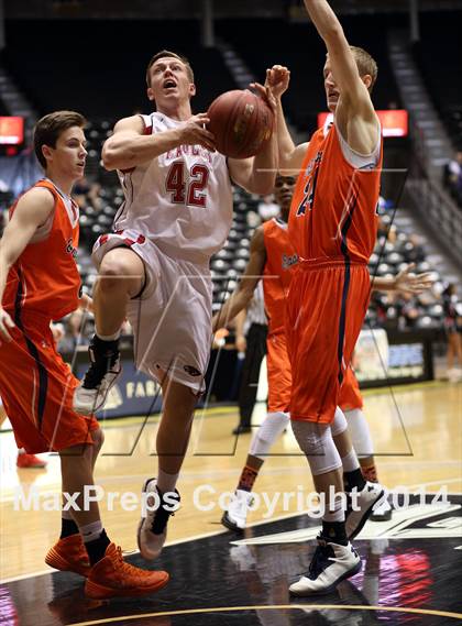 Thumbnail 1 in Olathe East vs. Maize (KSHSAA 6A Playoff) photogallery.