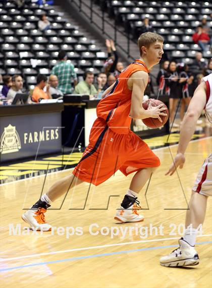 Thumbnail 3 in Olathe East vs. Maize (KSHSAA 6A Playoff) photogallery.