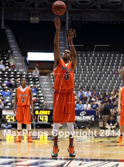 Thumbnail 3 in Olathe East vs. Maize (KSHSAA 6A Playoff) photogallery.