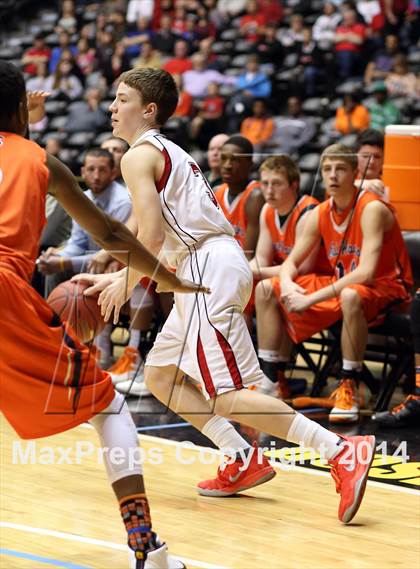 Thumbnail 2 in Olathe East vs. Maize (KSHSAA 6A Playoff) photogallery.