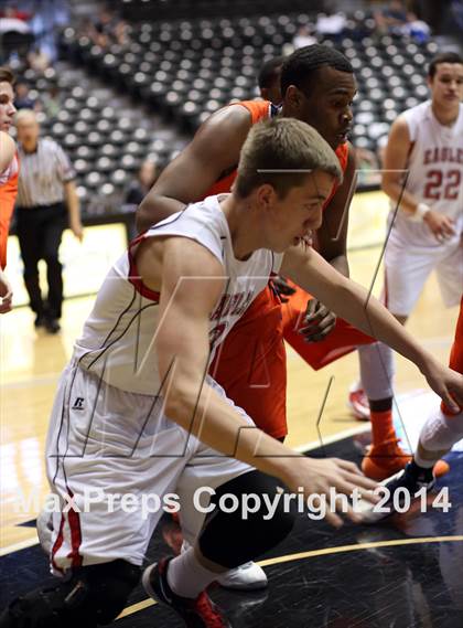 Thumbnail 2 in Olathe East vs. Maize (KSHSAA 6A Playoff) photogallery.