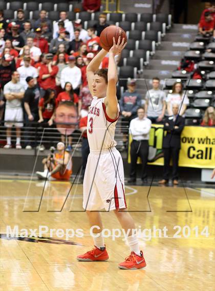 Thumbnail 2 in Olathe East vs. Maize (KSHSAA 6A Playoff) photogallery.