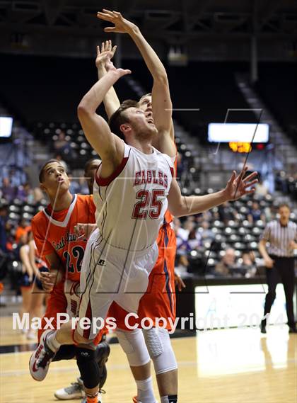 Thumbnail 3 in Olathe East vs. Maize (KSHSAA 6A Playoff) photogallery.