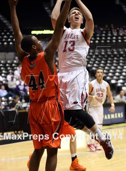 Thumbnail 3 in Olathe East vs. Maize (KSHSAA 6A Playoff) photogallery.