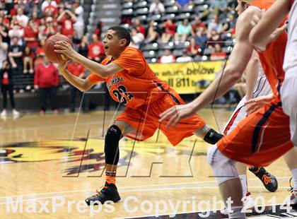 Thumbnail 2 in Olathe East vs. Maize (KSHSAA 6A Playoff) photogallery.