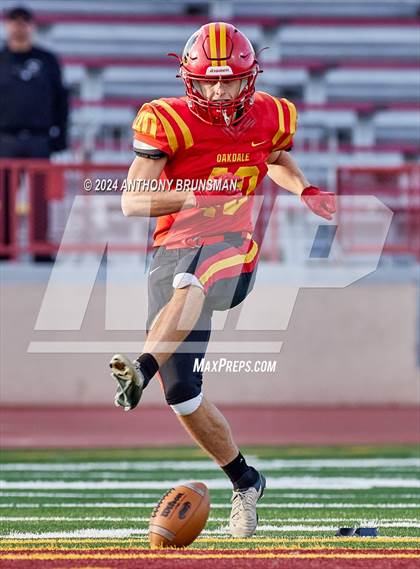 Thumbnail 1 in Oakdale vs. Vanden (CIF SJS D3 Final) photogallery.