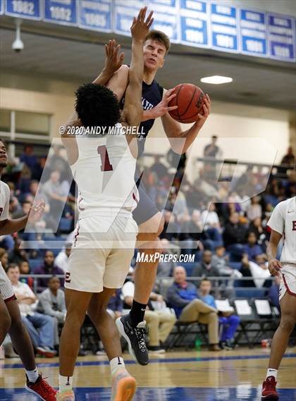 Thumbnail 3 in Hamilton Heights Christian Academy vs. Memphis East photogallery.