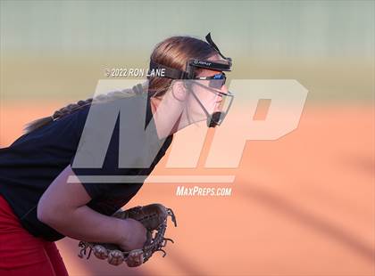 Thumbnail 3 in Grant @ Mustang photogallery.