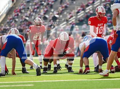 Thumbnail 2 in Katy vs. Hays (UIL 6A DII Regional Final) photogallery.