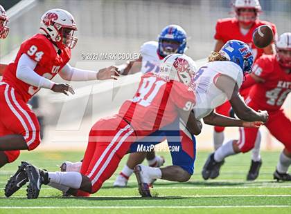 Thumbnail 3 in Katy vs. Hays (UIL 6A DII Regional Final) photogallery.