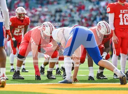 Thumbnail 2 in Katy vs. Hays (UIL 6A DII Regional Final) photogallery.
