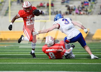 Thumbnail 2 in Katy vs. Hays (UIL 6A DII Regional Final) photogallery.