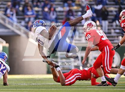 Thumbnail 3 in Katy vs. Hays (UIL 6A DII Regional Final) photogallery.